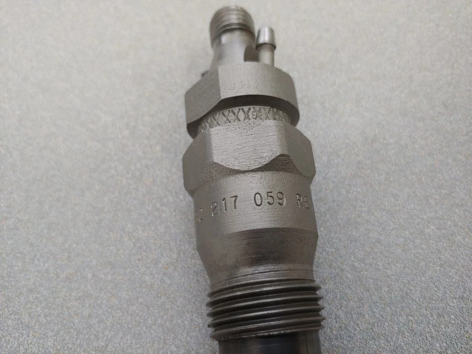 EXCELLENT USED ORIGINAL GENUINE VW DASHER RABBIT AUDI 5000 DIESEL FUEL INJECTOR - Image 4 of 4