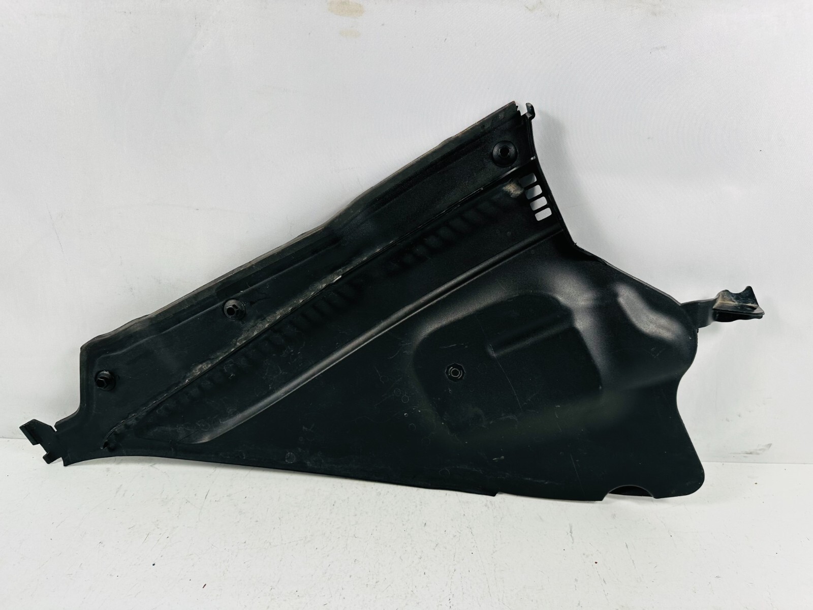 20122016 BMW 328i F30 Right Front WINDSHIELD WIPER COWL TRIM COVER