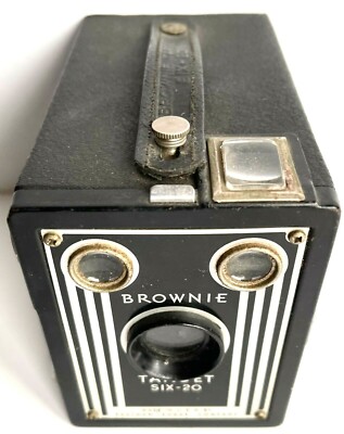 VINTAGE 1940's KODAK BROWNIE TARGET SIX-20 ART DECO DESIGN