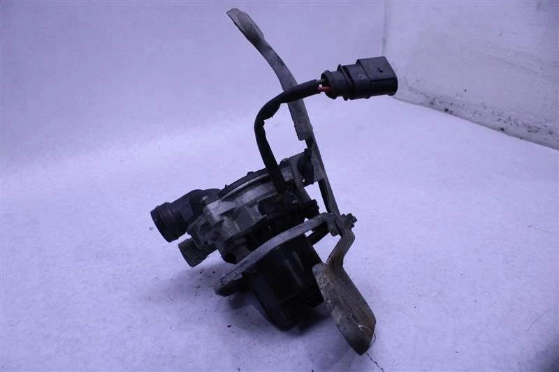 BOMBA INYECCIÓN AIRE SMOG Volkswagen Jetta 2014 14 1367436 Foto 2 de 4