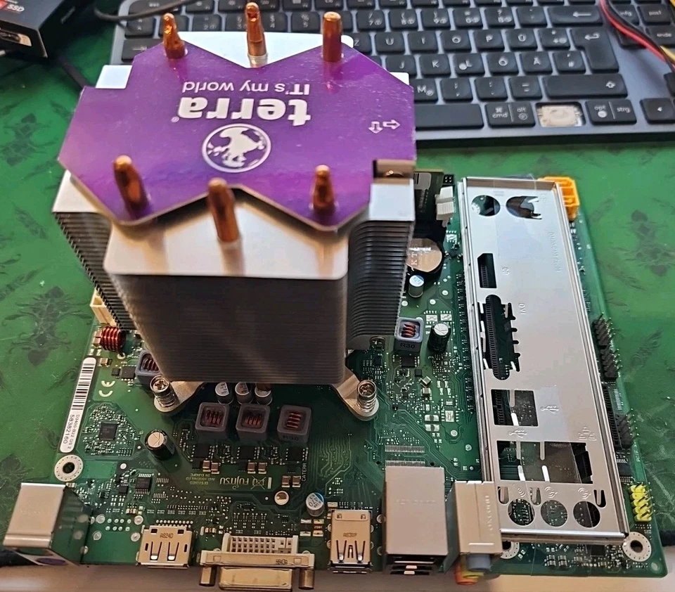 FUJITSU D3400-B22 GS 2 | i5-7400 | 8GB DDR4 Ram | Intel H110 Sockel 1151