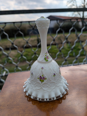 Fenton Milchglas Glocke