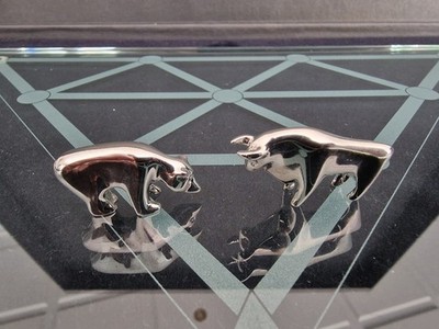 Dekorative Börsenfiguren Bulle & Bär   Symbolstark und Elegant - Deko-Figuren