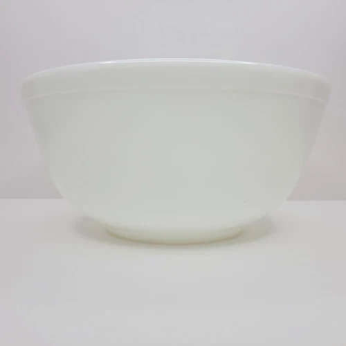 Vintage Pyrex 403 TRUE OPAL Unmarked On Bottom Nesting Bowl 2 1/5 QT Made In USA