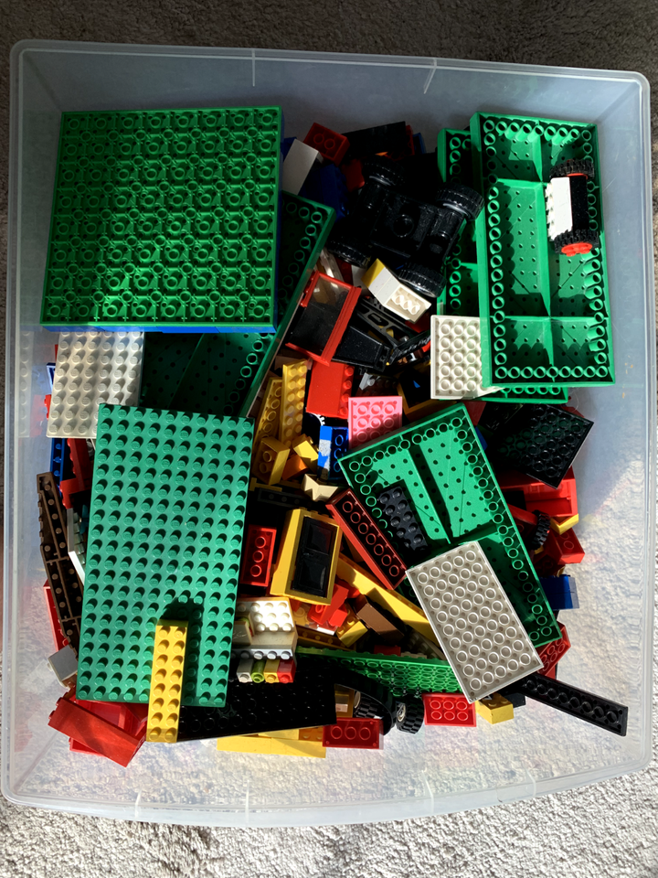 Lego bundle 10kg, large box 40cm x 30cm x 12cm, generic bricks, tiles
