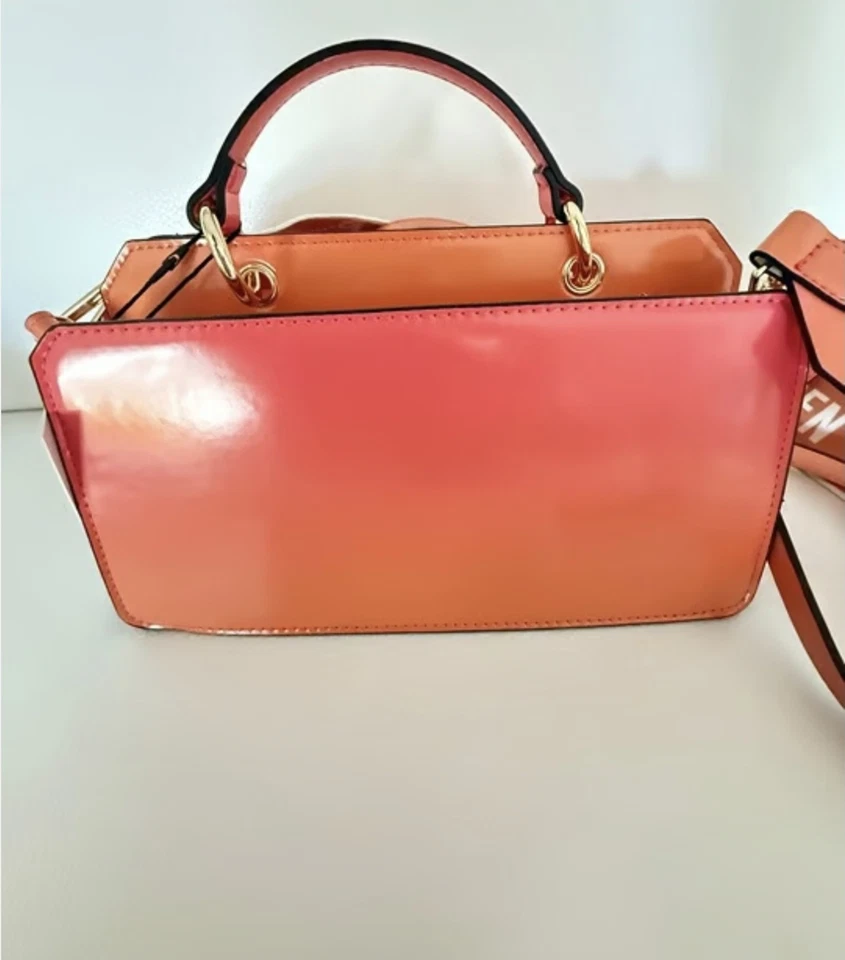 Bolso Bandolera Steve Madden Bevie Naranja Ombre con Tarjeta de Crédito Llavero Foto 4 de 4
