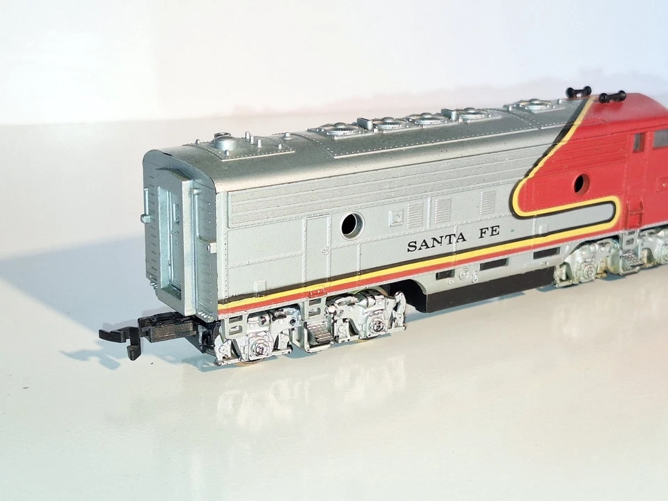 Lifelike Santa Fe Bo-Bo Diesel Loco. Good motor, headlight. Minor decal wear.HO - Image 4 of 4