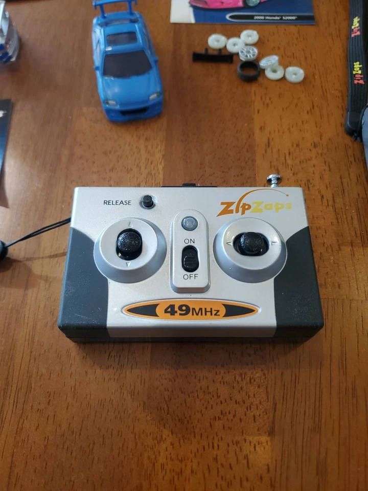 Vintage Radio Shack Zip Zaps Micro RC  Cars & Remotes FAST & Furious,  Starsky - Image 3 of 4