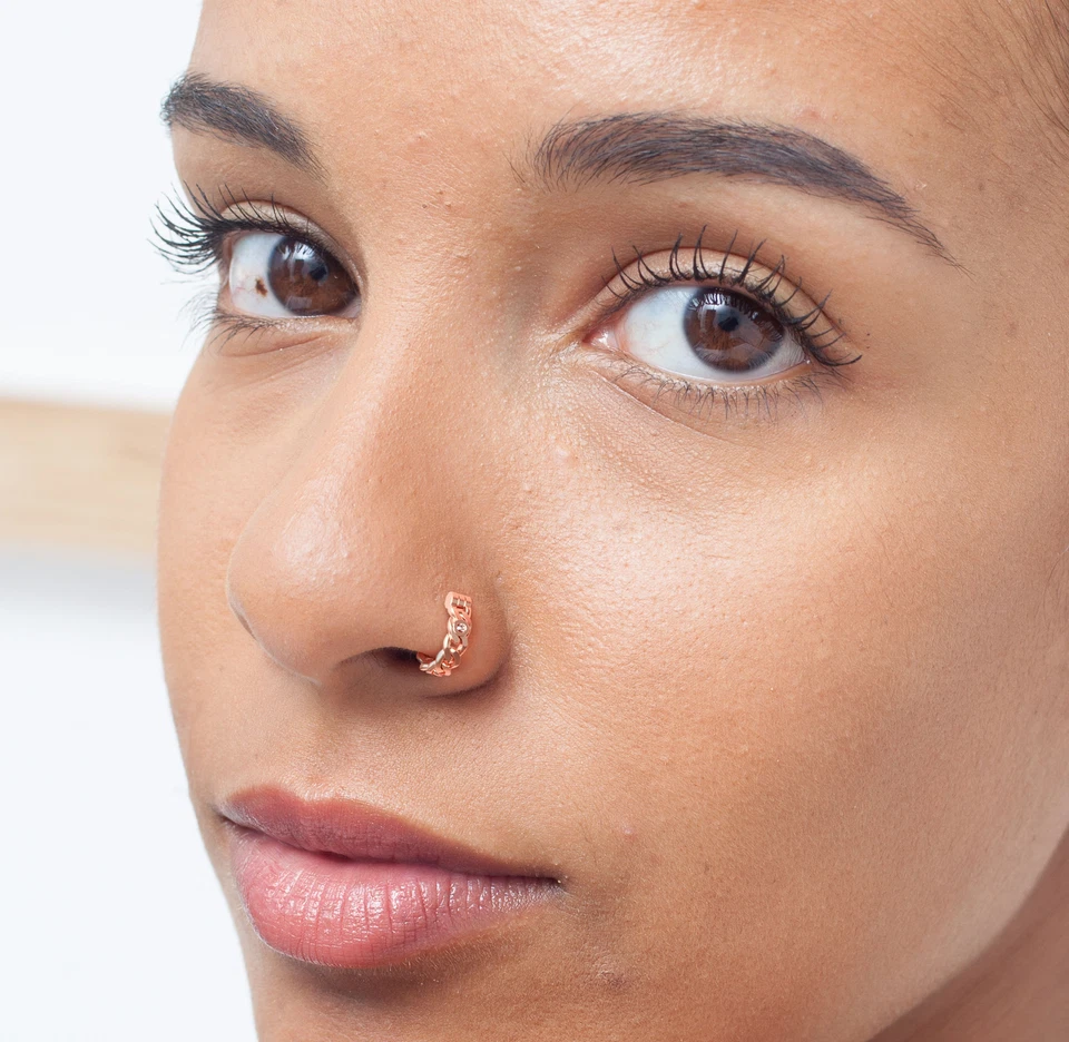 Anillo de nariz de cadena de diamantes de oro rosa de 14K con cierre de clicker, piercings de cartílago Foto 4 de 4