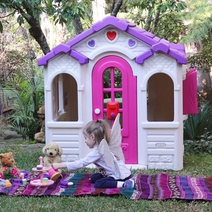 plastic cubby house