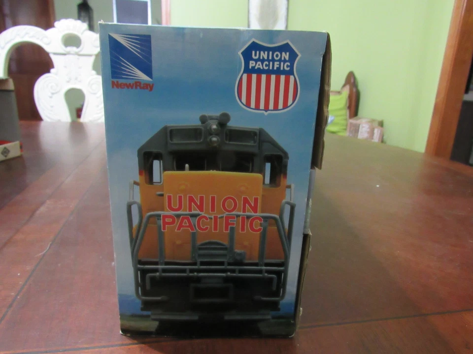 NUEVA LOCOMOTORA RAY ESCALA 1/32 A BATERÍA UNION PACIFIC CON SONIDO - SIN USAR, EN CAJA Foto 4 de 4