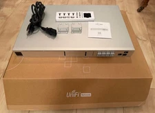 UNIFI DREAM MACHINE PRO UDM-PRO • ORIG BOX & ALL ACCESSORIES + RJ45 COVERS