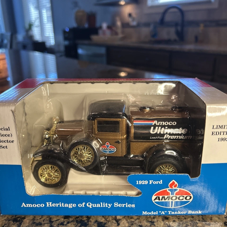 Banco de bloqueo de metal fundido a presión Amoco 1929 Ford Modelo A Tanker Bank 1992 Limited Foto 2 de 4