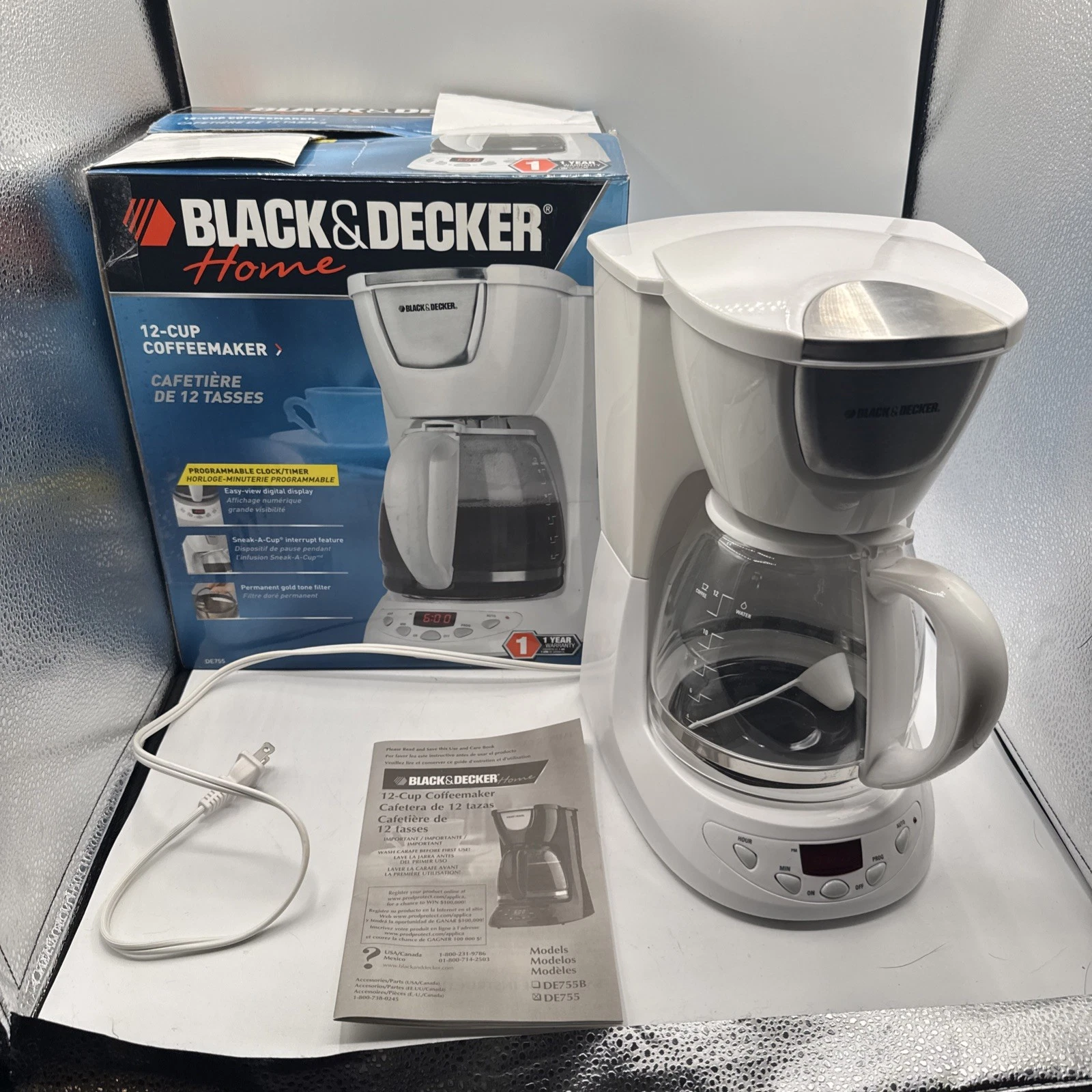 White New Open Box Decker DE755 12 Cups Coffee Maker