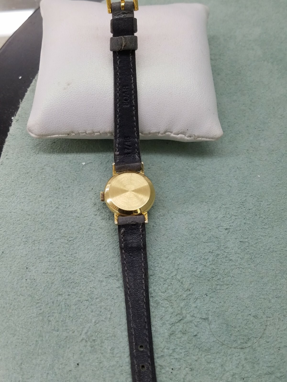 AUTHENTIC Omega LADYMATIC SOLID 18K WRISTWATCH RA… - image 3