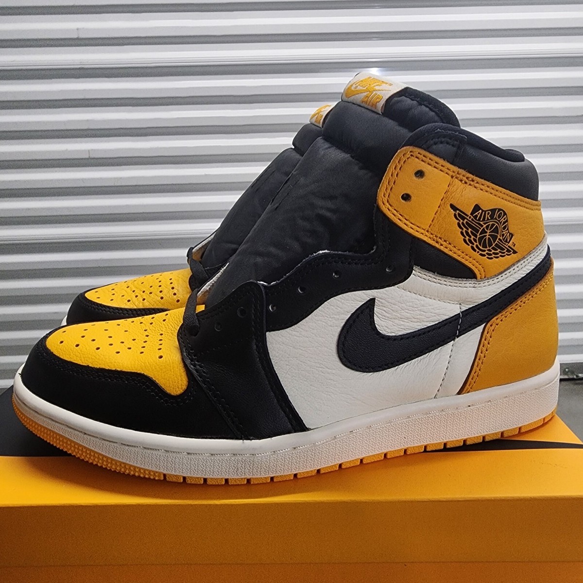 Nike Air Jordan 1 Retro High OG Taxi Yellow Toe | 555088-711