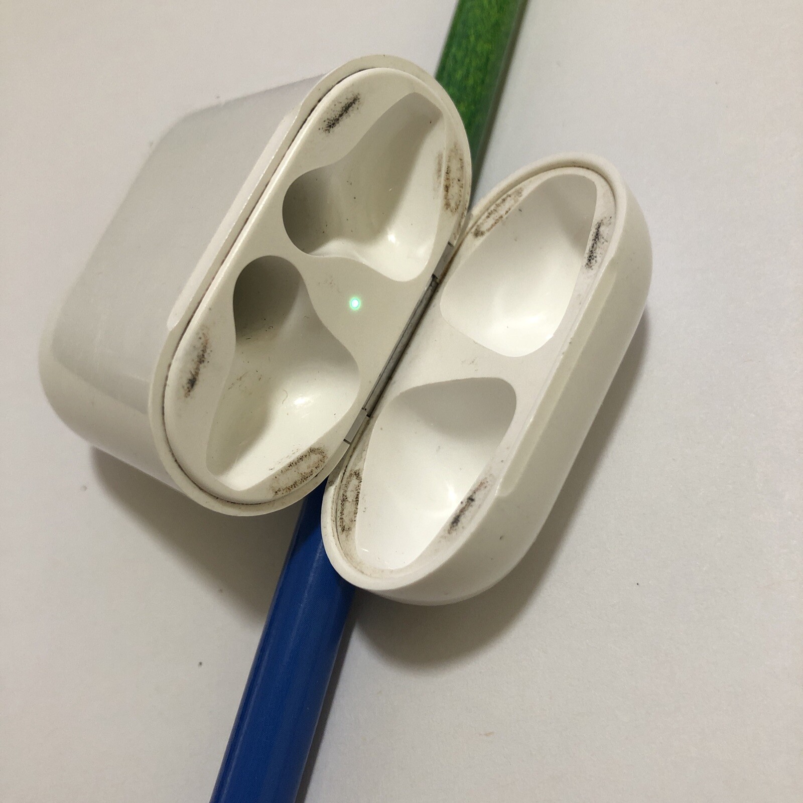 Apple Airpods 2nd Generation – Charging Case ONLY A1602 – ASA