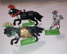Britains Ltd 1971 Deetail 2 Medieval Knights Horses with 1 Loose Knight
