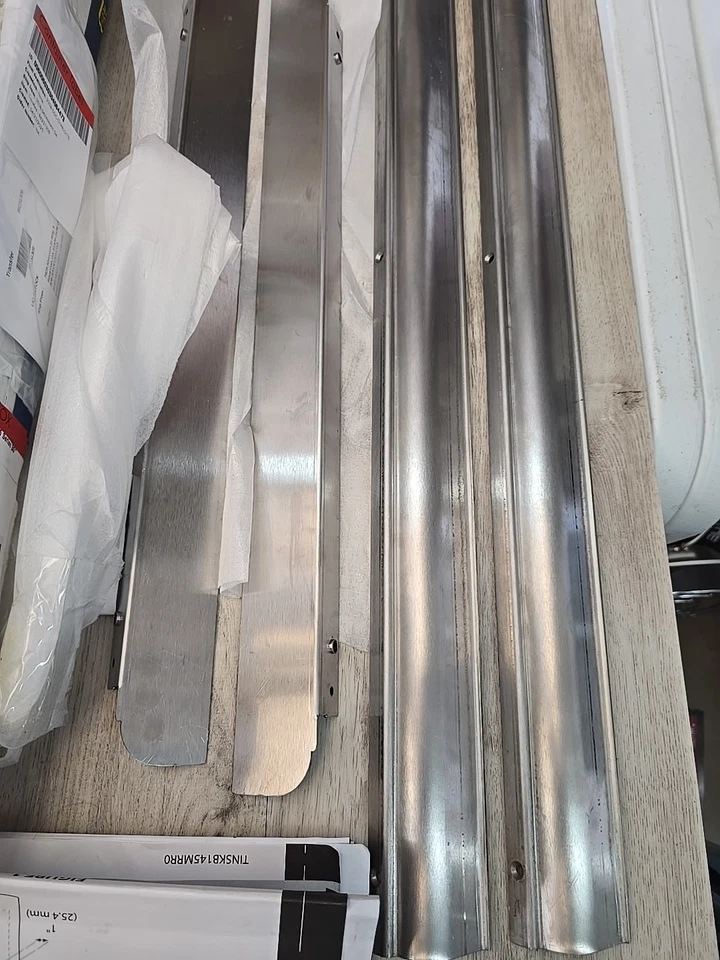 Caja abierta Viking PMF307TK Kit de ajuste de montaje empotrado de acero inoxidable de 30" para microondas Foto 2 de 4