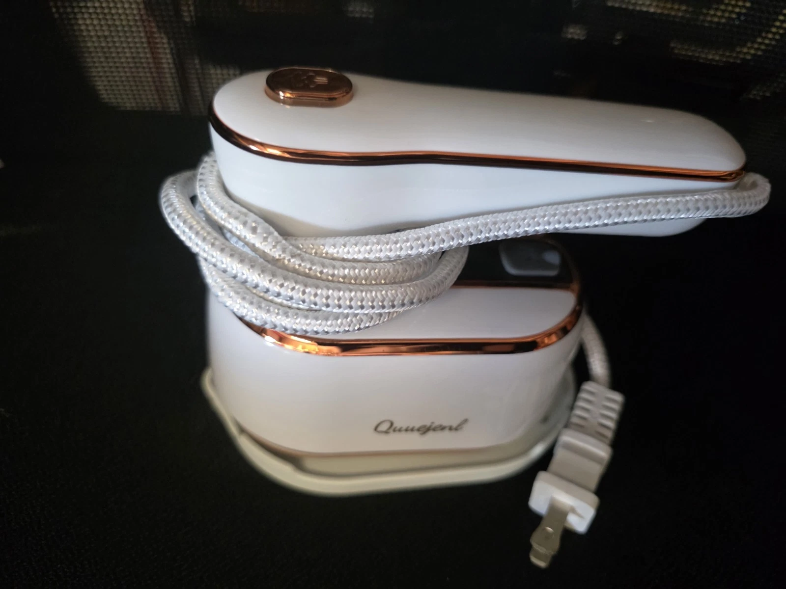Quuejenl Portable Clothes Steamer