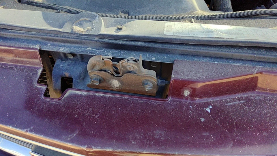 1995-2000 Gmc Yukon Hood Latch Assembly With Bracket Oem - Image 4 of 4