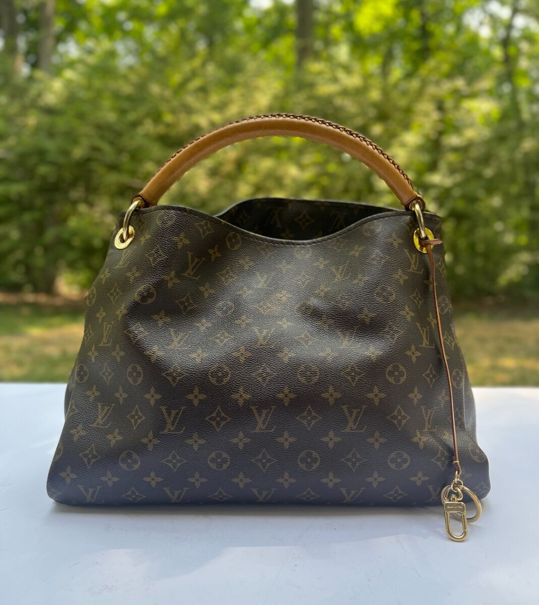 artsy monogram louis vuitton