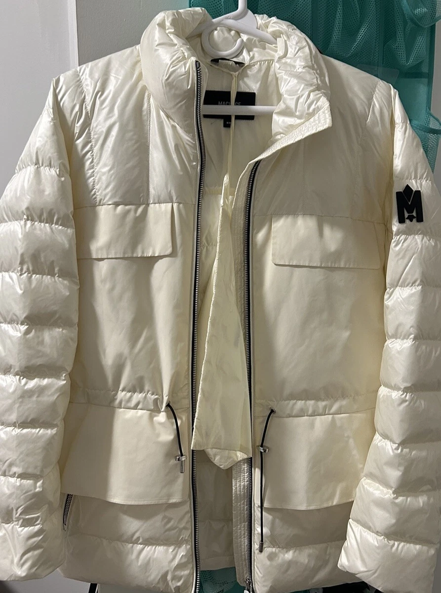 Water resistant top packable jacket