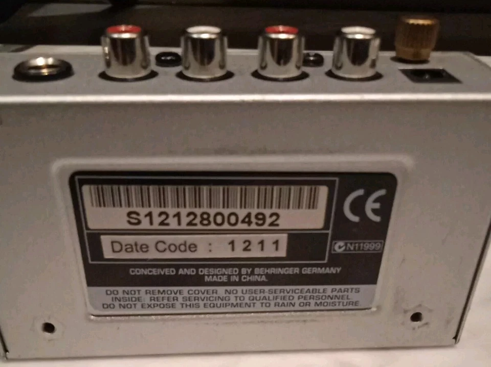 Behringer PP400 Preamplificatore RCA per Giradischi - Argento - Immagine 3 di 4