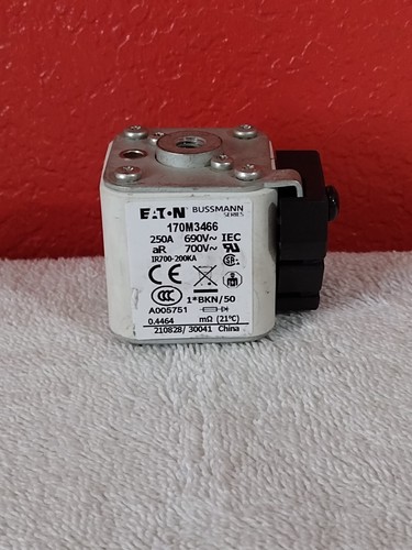 Fusible Bussmann 170M3672 550A 700V IR700 (sans Boîte, Livraison Rapide)