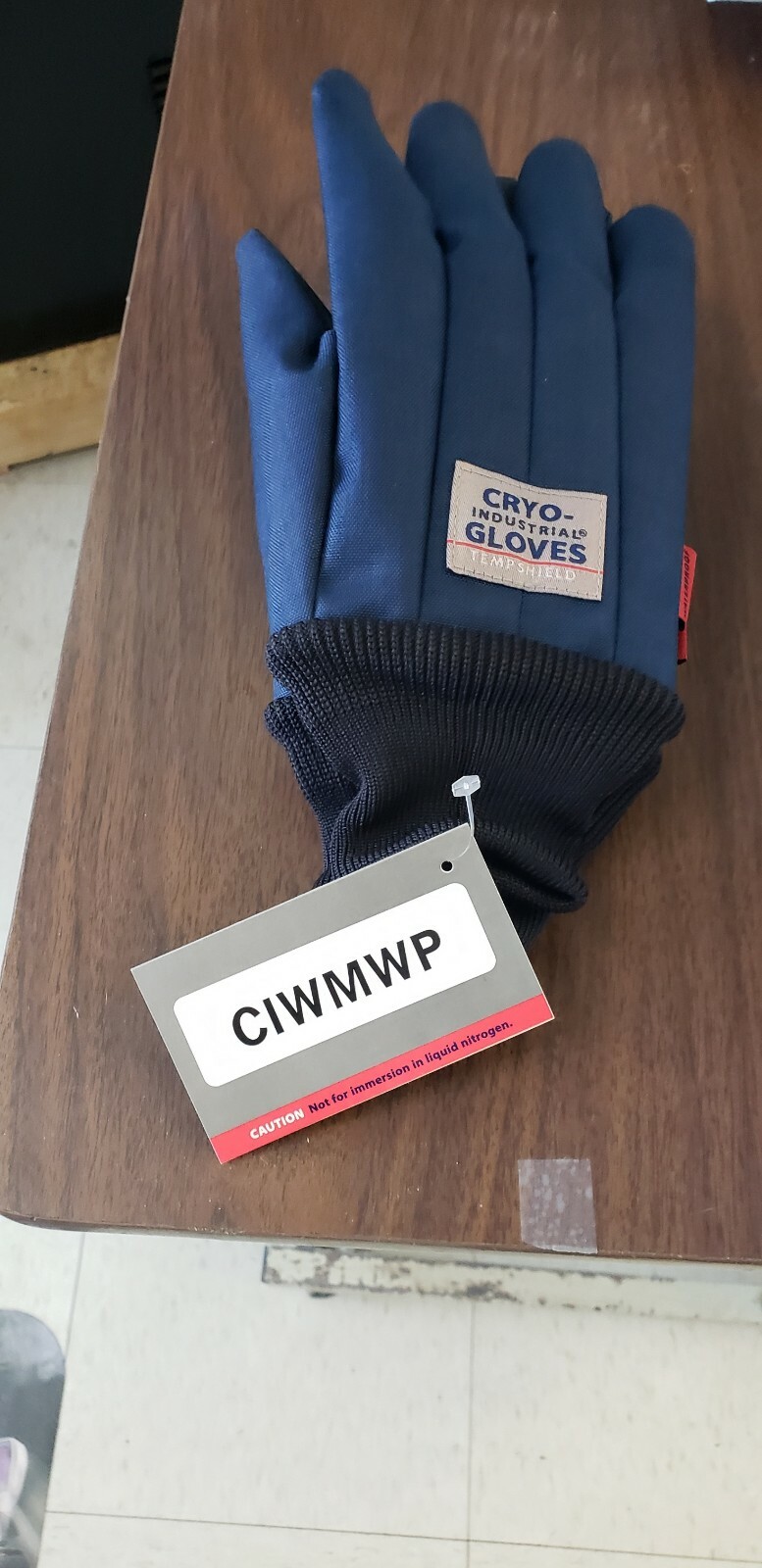 Tempshield® CryoIndustrial Gloves, WristLength Liquid Nitrogen, Size