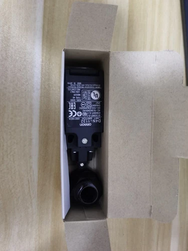 1PC Omron D4N-1132 limit switch D4N1132 New - Picture 3 of 3