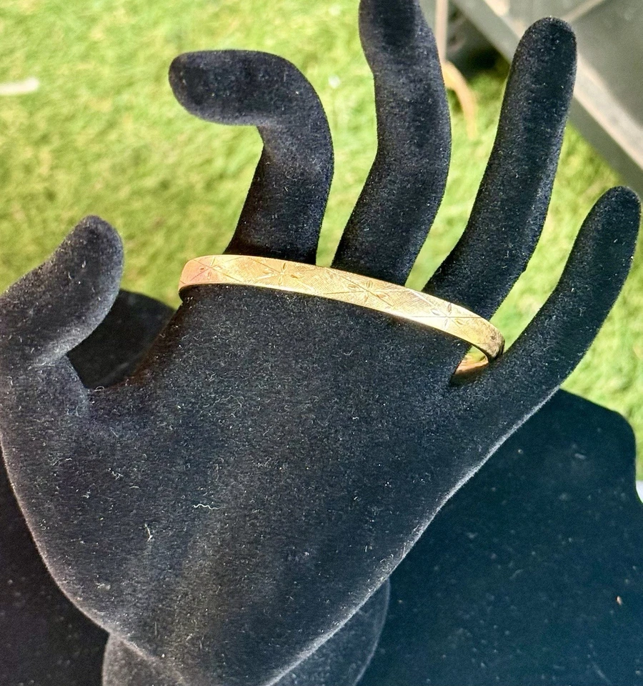 14k Yellow Gold Etched Hinge Bangle Bracelet Signed 10g Vintage - Image 2 of 4