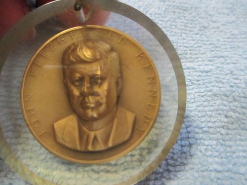 John Fitzgerald Kennedy 35º Presidente Moneda Llavero - 1 3/4" Moneda 1 1/4" - Imagen 6 de 6
