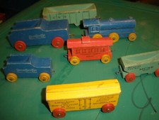 Vintage Wooden Train Set 7 Pieces SU86 