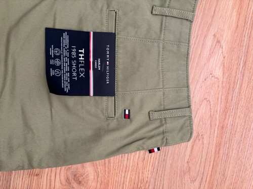 BNWT Men's Tommy Hilfiger THFLEX 1985 Harlem Cargo Shorts Faded Olive 32 waist - Picture 4 of 5