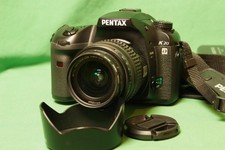 Pentax K20D 14.6MP Digital SLR Camera with 18-55mm zoom lens battery and charger