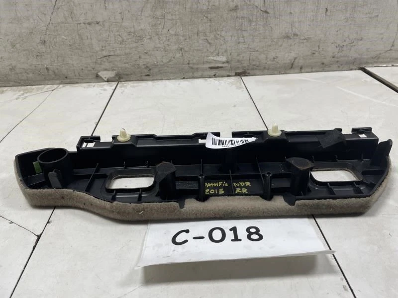 Nissan Pathfinder Platinum 2015 alfombra piso trasero derecho moldura de almacenamiento OEM+ Foto 2 de 4