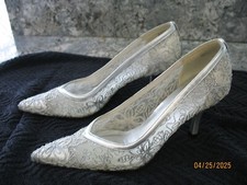 STUART WEITZMAN SILVER MESH/LACE POINTED TOE PUMP - SIZE 7M