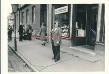 Foto, Sdt. der NVA, in den Strassen von Berlin, DDR 1965, 5026-778