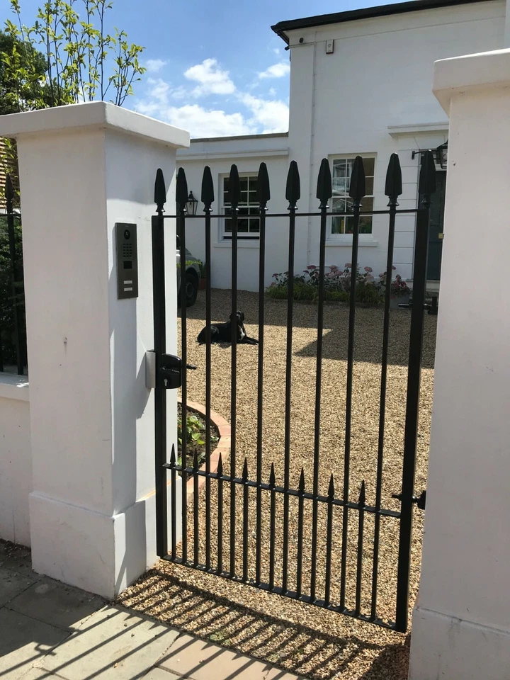 Low Wall Steel railings, Metal fencing,  Made to order - Image 3 of 4