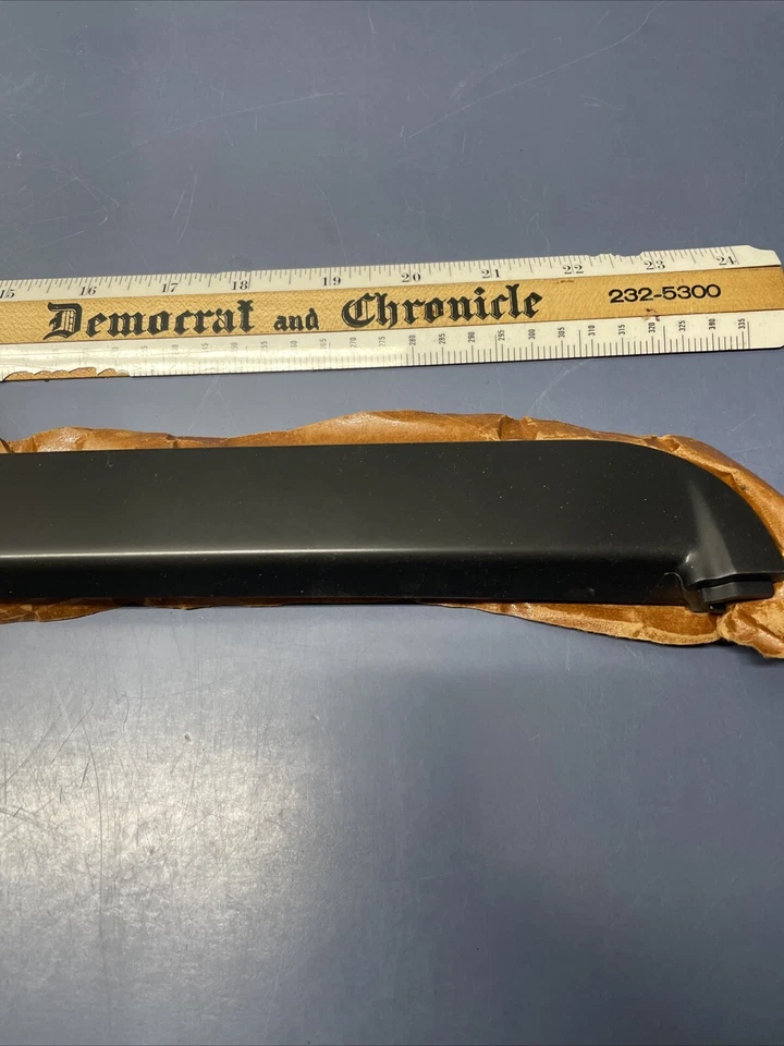 1984 Dodge Caravan Front Right Window Moulding 4319153 - Image 2 of 4