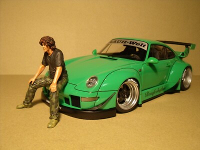 1/18 FIGURE AKIRA NAKAI SAN VROOM PAINTED FOR PORSCHE GT SPIRIT