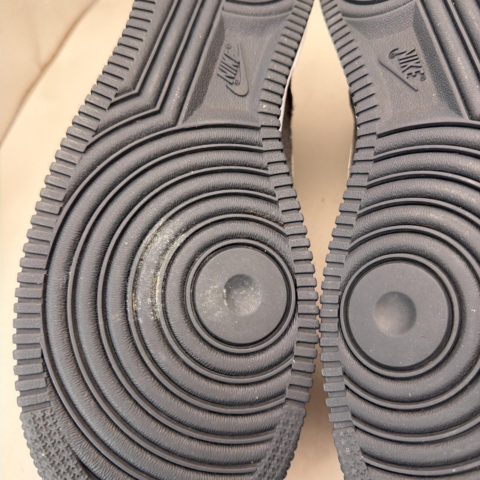 Nike Air Force 1 Shoes Mens Size 8.5 Black White Suede Low Sneakers 488298-087 thumbnail 12