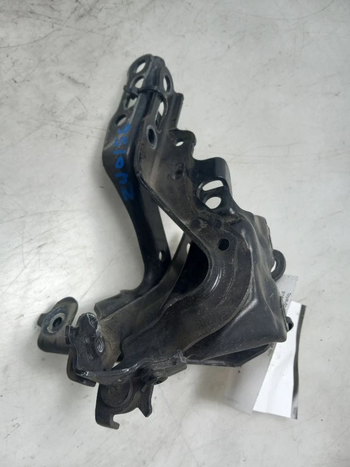 2006 LEXUS IS350 3.5L RWD AT LEFT AND RIGHT SIDE HOOD HINGES  - Image 4 of 4