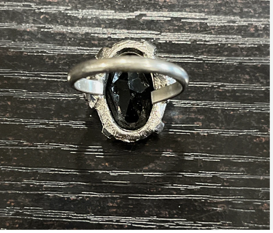 Beautiful Vintage Silver-Tone Black Onyx Cocktail Ring - Size 6 - Image 3 of 4