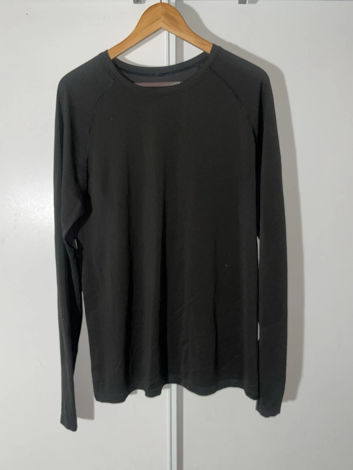 Patagonia Men’s Long Sleeve Performance Shirt Black Size L Made in Sri Lanka