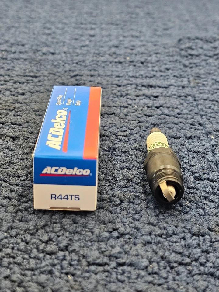 (CANTIDAD 4) Bujía ACDelco R44TS 19354427 para Chevrolet Chevelle 1971-1972 Foto 2 de 4