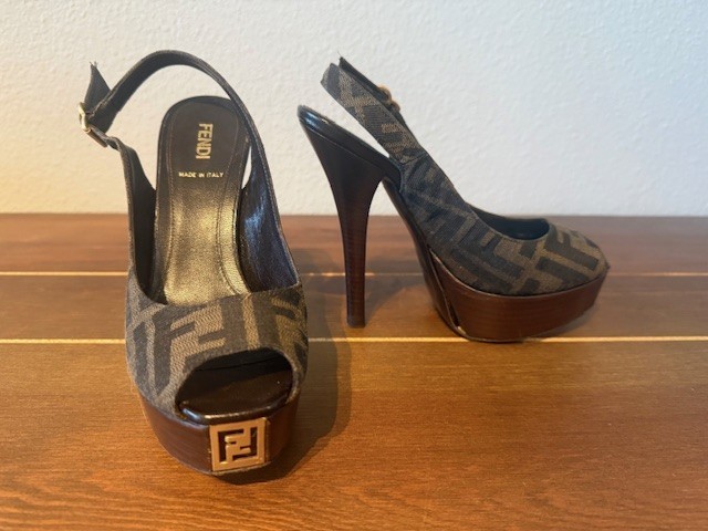 100% Authentic Vintage FENDI Brown Monogram Platforms Shoes Size 35 or 5 US