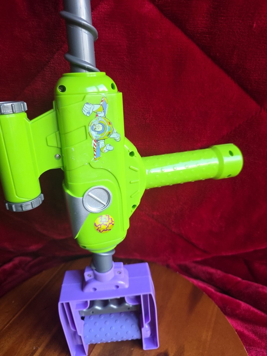 Disney Parks Buzz Lightyear Star Command 2009 Claw Grabber Toy
