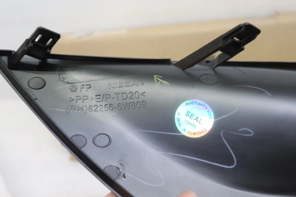 2014-2018 NISSAN VERSA RIGHT PASSENGER BUMPER FOG LIGHT COVER 62256-6W80B OEM - Image 2 of 4